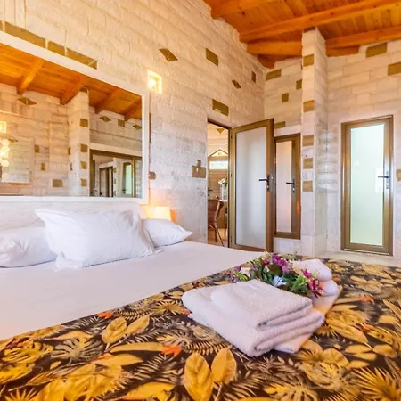 Paco's Luxury 19 * Oziás
